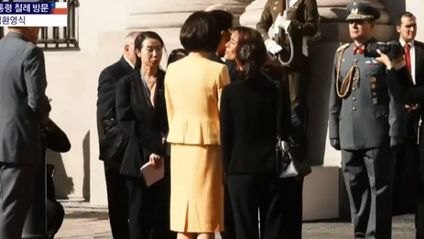 啊啊啊啊啊啊我不行了… 你兔阴湿的看着你们…ljm你敢回头看不!