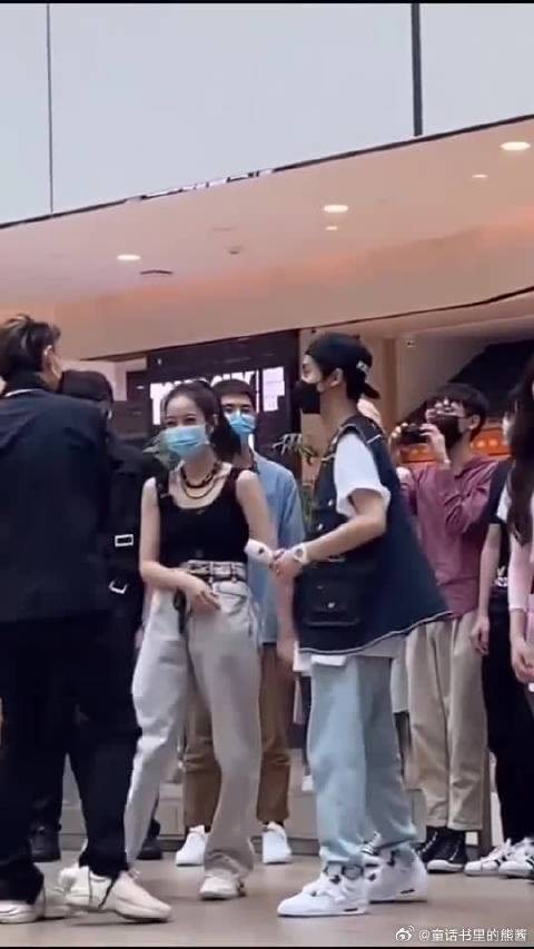 明星鹿晗可爱鬼哈哈哈