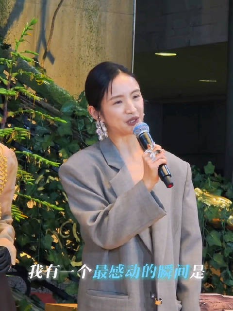 邓为下意识护住林依晨,林依晨感慨本心
