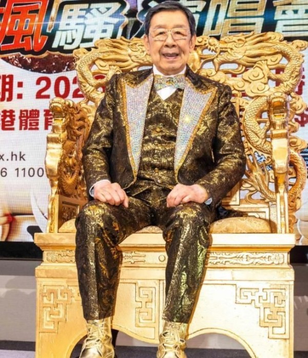 94岁胡枫患重病进ICU，昏迷4日插管保命，与儿媳拍片交代病情