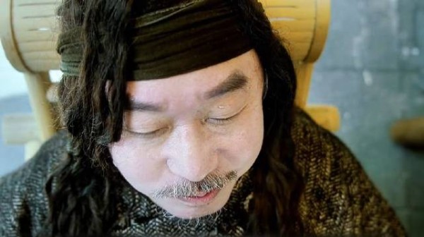 庆余年：师傅即猥琐又奇葩 晚上带徒弟去扒坟
