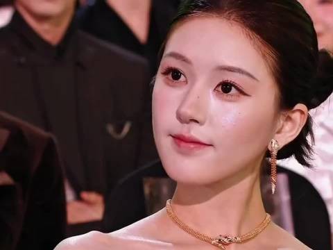 “镜头转到陈妍希42岁我真的,她吃防腐剂了 还有鞠婧祎让我眼前一亮啊!”