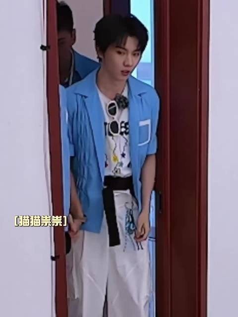 开心又快乐的小猫嘉祺哈哈