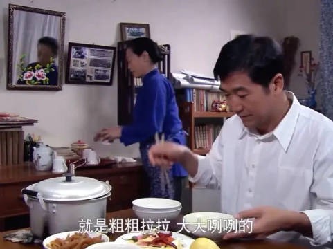 影视剧中早饭时间婆婆跟佟志吐槽文丽