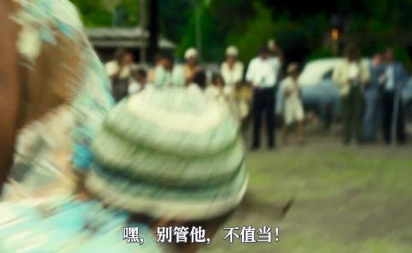 少年因装备差被嘲笑,赤脚用桑巴舞步点燃逆袭