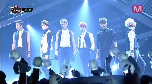 十三年前的今天(130801),BEAST 带来《Shadow》的现场舞台