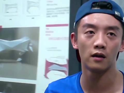 郑恺扔黄金给工作人员,大学期间已是广告小王子