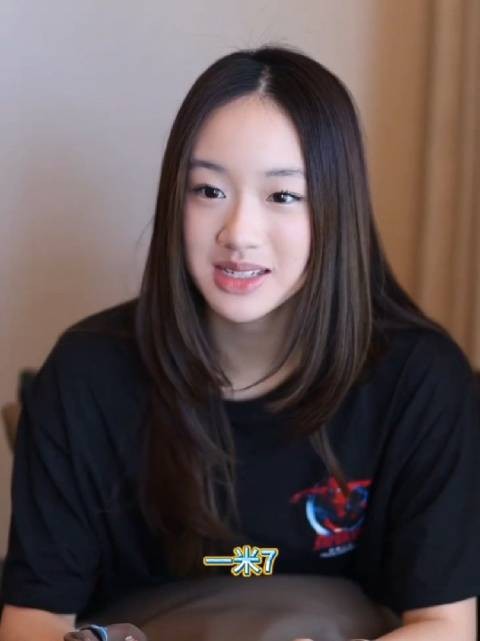 吴尊15岁女儿自曝身高一米七，neinei说弟弟跟她一样高了，直呼不公平