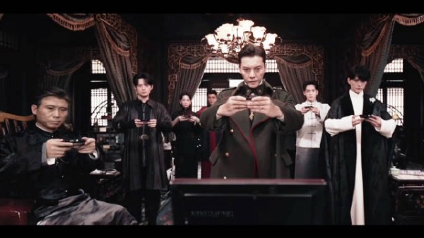 《九门》很多处的神级站位都代表了几位的地位和身份，全员恶人的压迫感有了