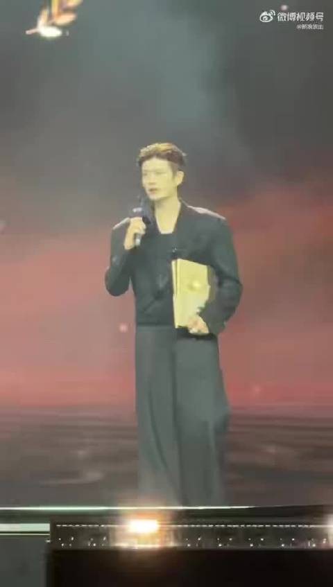 线下红毯氛围感绝了，各地粉丝齐聚，这波海外开局稳稳的