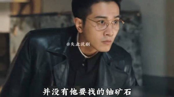 男人架好弩箭放起火把瞄准了河对岸的仓库,随后果断扣下扳机