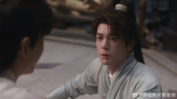 方多病重伤昏迷 李莲花不顾危险去山洞救他,羡慕的友情