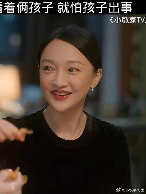俩人在酒店住着,特意跑回家来看着孩子,就怕孩子出事,太逗了