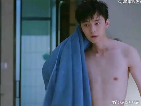 儿大避母,女大避父,这下妈妈尴尬了!