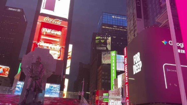 肖俊27岁生日,纽约时代广场大屏应援上线
