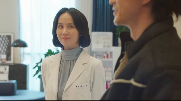 她在女儿抓周当天,意外发现丈夫的眼神有问题