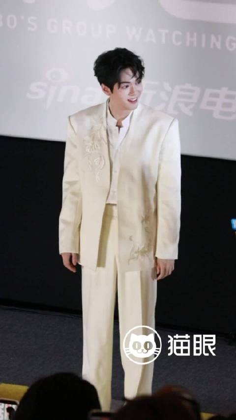 这个@曾舜晞Joseph 简直太萌了!设计的动作完全是可爱小狗! 九门微博追剧团