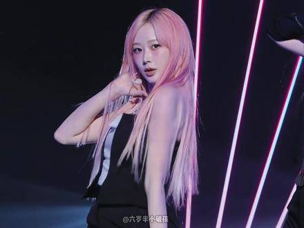 Giselle直拍《Whiplash》惊艳登场,一键换装瞬间切换造型