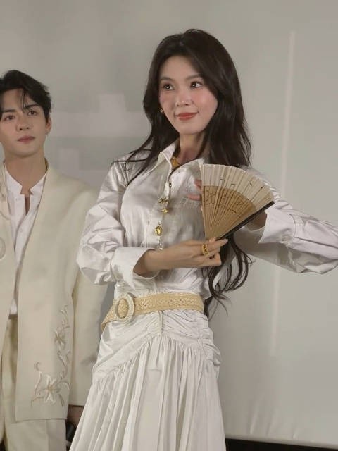 瑶妹来交仙姑摇作业了 别太会跳了吧! 陈伟霆说陈瑶去了浪姐就是不一样