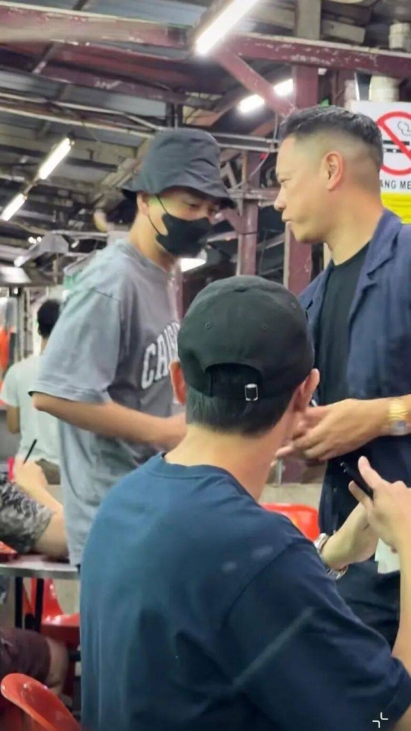 胡杏儿现任与旧爱世纪同框，李乘德主动挥手，黄宗泽热情拥抱