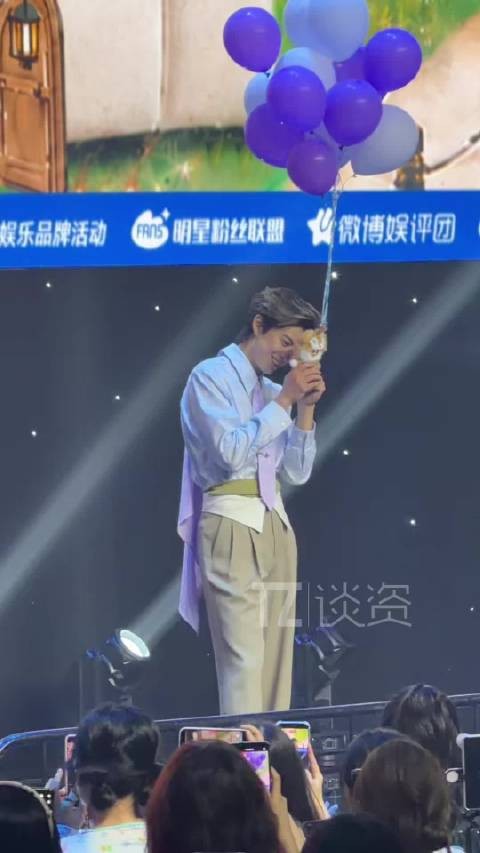 兄棣伙太热情了,给@王鹤棣_Dylan 整害羞了!