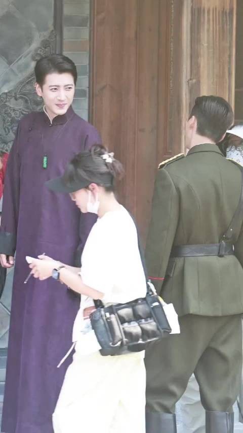 陈伟霆应昊茗红蓝配,闭嘴拿捏九门追剧团