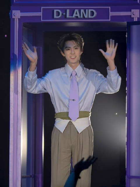 王鹤棣也太会了啊啊啊啊这个出场我疯了!
