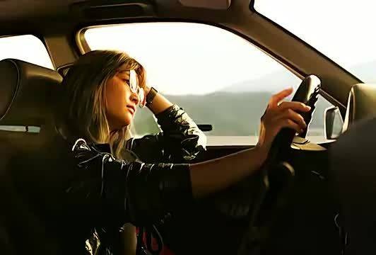 惹不起的女司机,开始还以为是个菜鸟,谁曾想人家是王者!