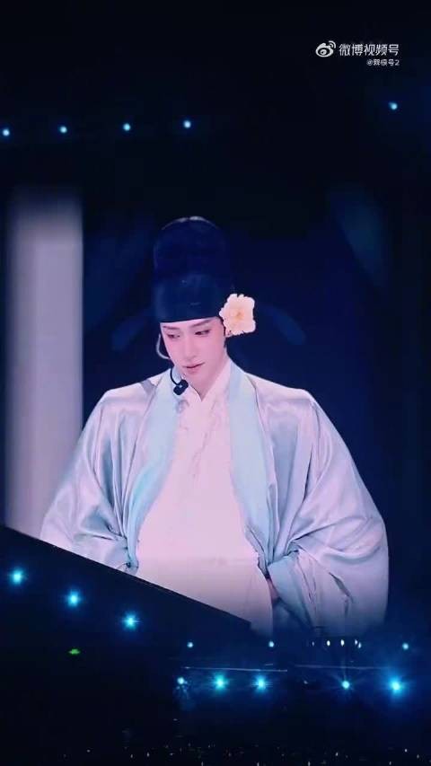刘宇北京演唱会簪花公子随舞惊艳全场