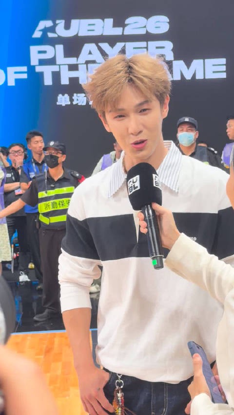 这哥们是真的帅啊