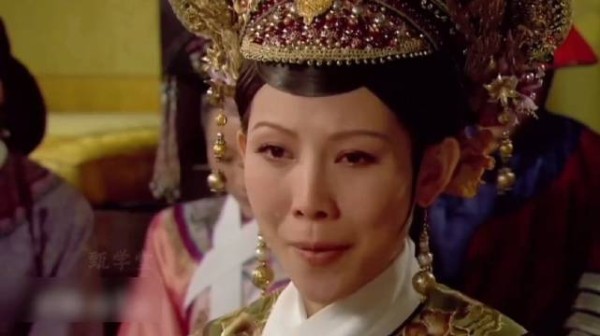 原来安陵容在拍戏现场笑场的原因是这个,还以为是蔡少芬的普通话呢|甄嬛传