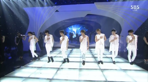 十二年前的今天(140803),INFINITE 带来《Back》的现场舞台