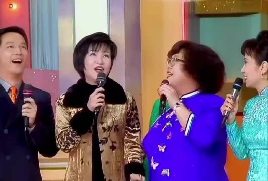 十六岁谢霆锋蒙眼走钢丝无安全绳，母亲狄波拉揪心感慨