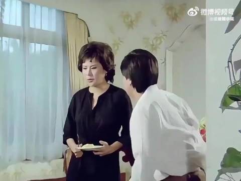 女人踏进楼道被黑蝴蝶紧追,背后藏着致命秘密