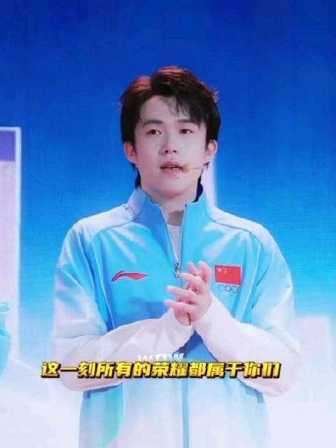 根正苗红的头哥,亚运会颁奖服傍身,帅气逼人!