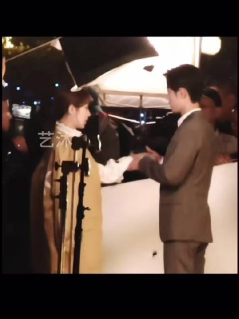 这么多年了还有新路透啊,顾医生林之校怎么这么甜啊!肖战杨紫