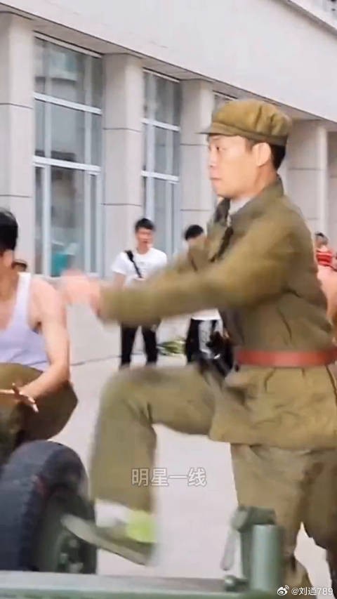 吴京 才知道骨子里流露的那股劲才是观众最想要的,不愧是战狼