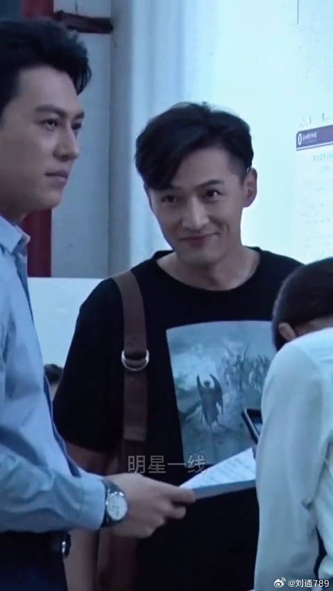 胡歌笑闻六旬大妈追星靳东，靳东斥责冒充者