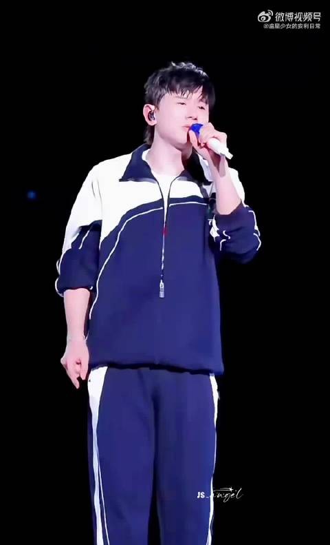 张杰的歌没有不会唱的风险,演唱会直接跟唱