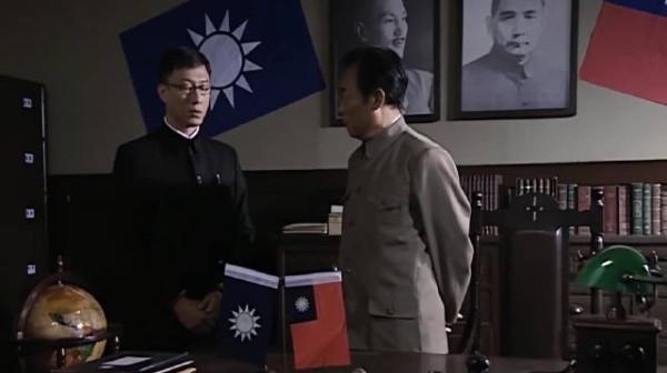 余则成刻意回避左蓝,引起站长怀疑,于是主动坦白旧情