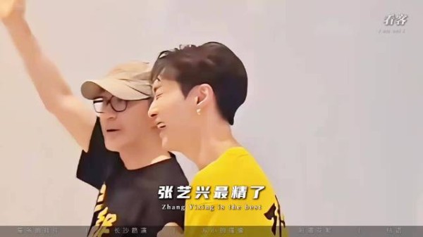 张艺兴最精了,星爷让他去路演,他直接挂星爷身上!