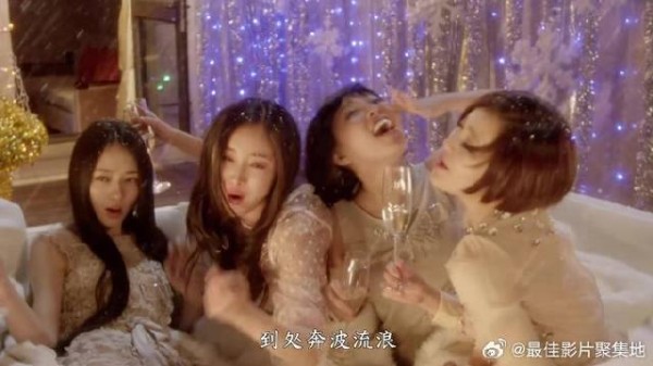 四姐妹喝酒庆祝节日 各个互诉衷肠,场面太温馨了!
