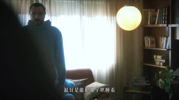 妻子购物时新手爸爸失手致婴儿撞玻璃桌，家庭破碎