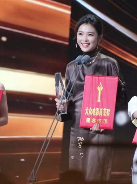 第38届大众电影百花奖提名颁奖 ...…李霄云太气质了吧！