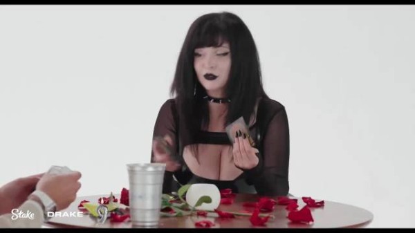 女嘉宾让Drake叫一声,公鸭现场照做