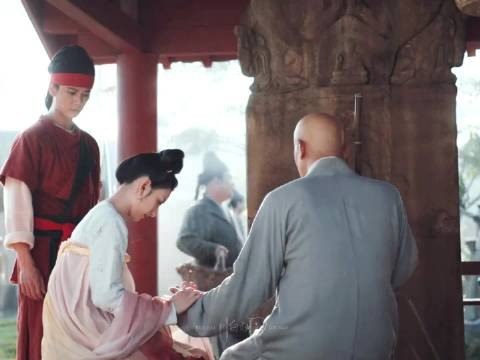 宋祖儿哭戏片段引泪目,父亲为半夏不停点头