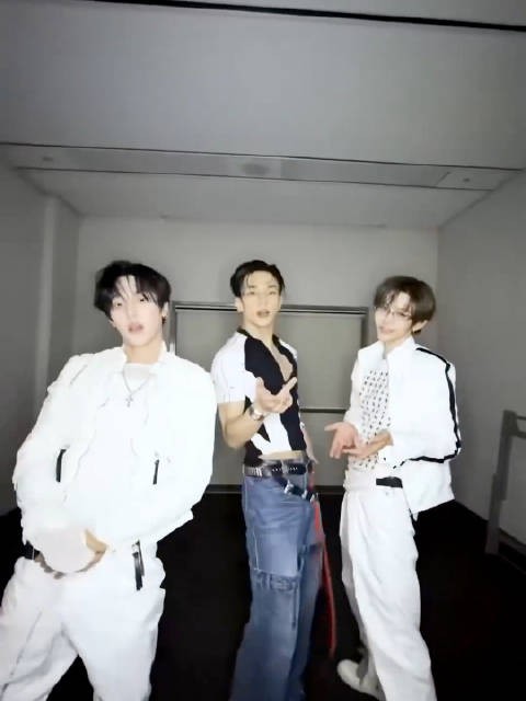 Shotaro x 元彬 x 黄铉辰 This & That Cha