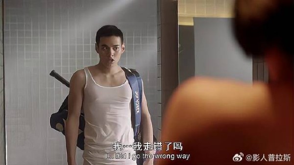 女更衣室损坏 唐宛如只好跑去男更衣室,不料身子被看光