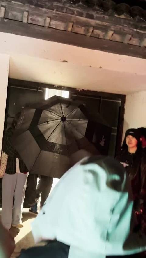 我追@张晚意 线下的冲动,始于这个物料 你们知道那会晚意拍的是什么物料吗?