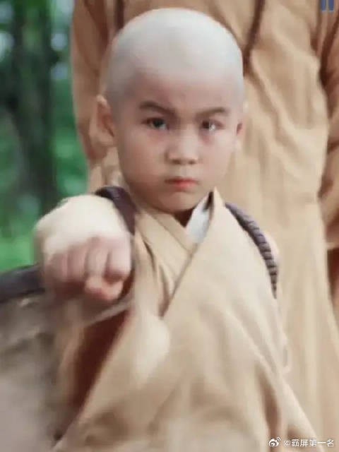 叶鼎之对无禅不是一般的宠溺 ，又买冰糖葫芦又抱着睡觉